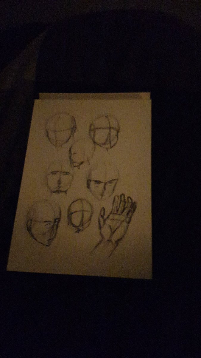 HillarionGaming's tweet photo. Doing some late night sketching in bed, keep practicing 💪 (i know it looks bad XD) https://t.co/qYmtl0ujBT