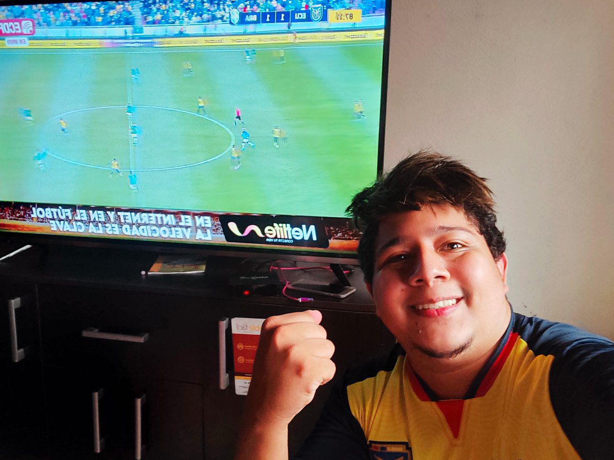 jorgeveravlogs's tweet photo. @ElCanalDFutbol Vamos Tri
Espero participar en el sorteo
Saludos desde Babahoyo #ECDF https://t.co/0t9JtfrXAK