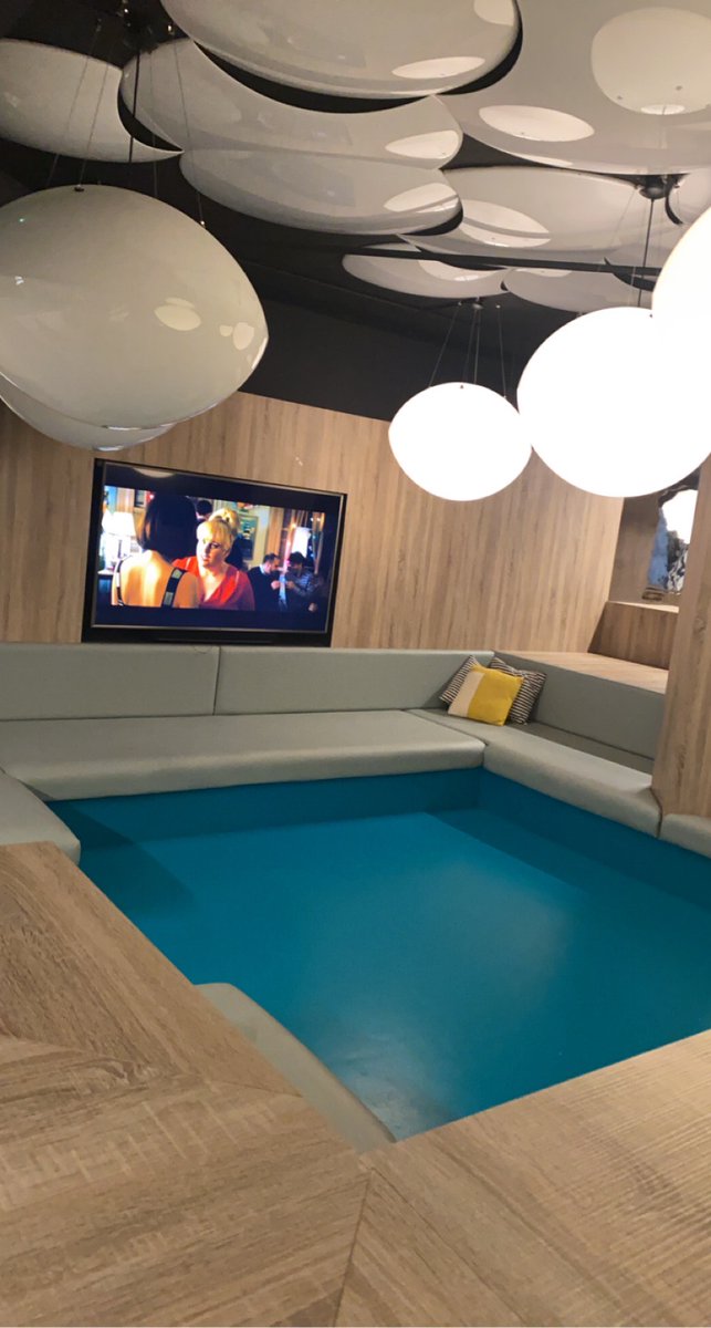 hatchstudents's tweet photo. Looking for a place to relax with your friends?
Why not come and enjoy your time in our Nest where you can watch a variety of films!📽️🍿 https://t.co/omZHqVTRnP