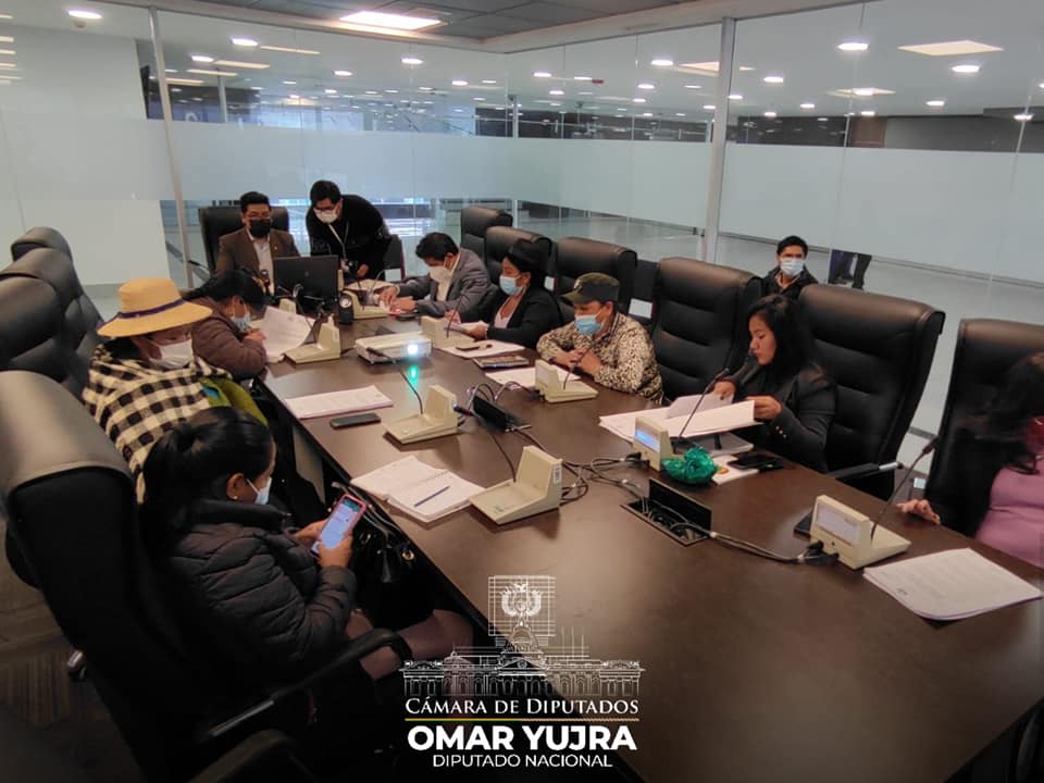 OmarYujraDip's tweet photo. Comisión de Planificación, Política Económica y Finanzas aprobamos por unanimidad el Proyecto de Ley 118/2021-2022 de Contrato de préstamo, suscrito con la #CAF, para el financiamiento del proyecto de construcción de la carretera #Unduavi – #Chulumani, Tramo II. https://t.co/lVzWek5S23