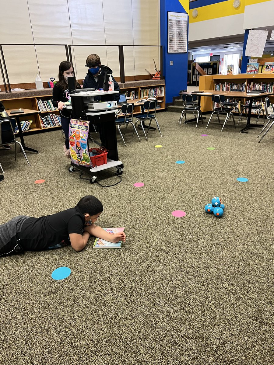 MrsR_Reads's tweet photo. Our 3rd, 4th, and 5th grade coders @WilliamPennES and @BASDLincolnCS practiced their skills with @WonderWorkshop Dash robots and Bee-Bots this week #BASDIgnite https://t.co/Bs1tOJXPj1