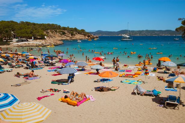 DailyMirror's tweet photo. EasyJet issue warning for Brits travelling to Spanish islands due to rule changes
https://t.co/jzzouzogyb https://t.co/jPjJuqRhcj