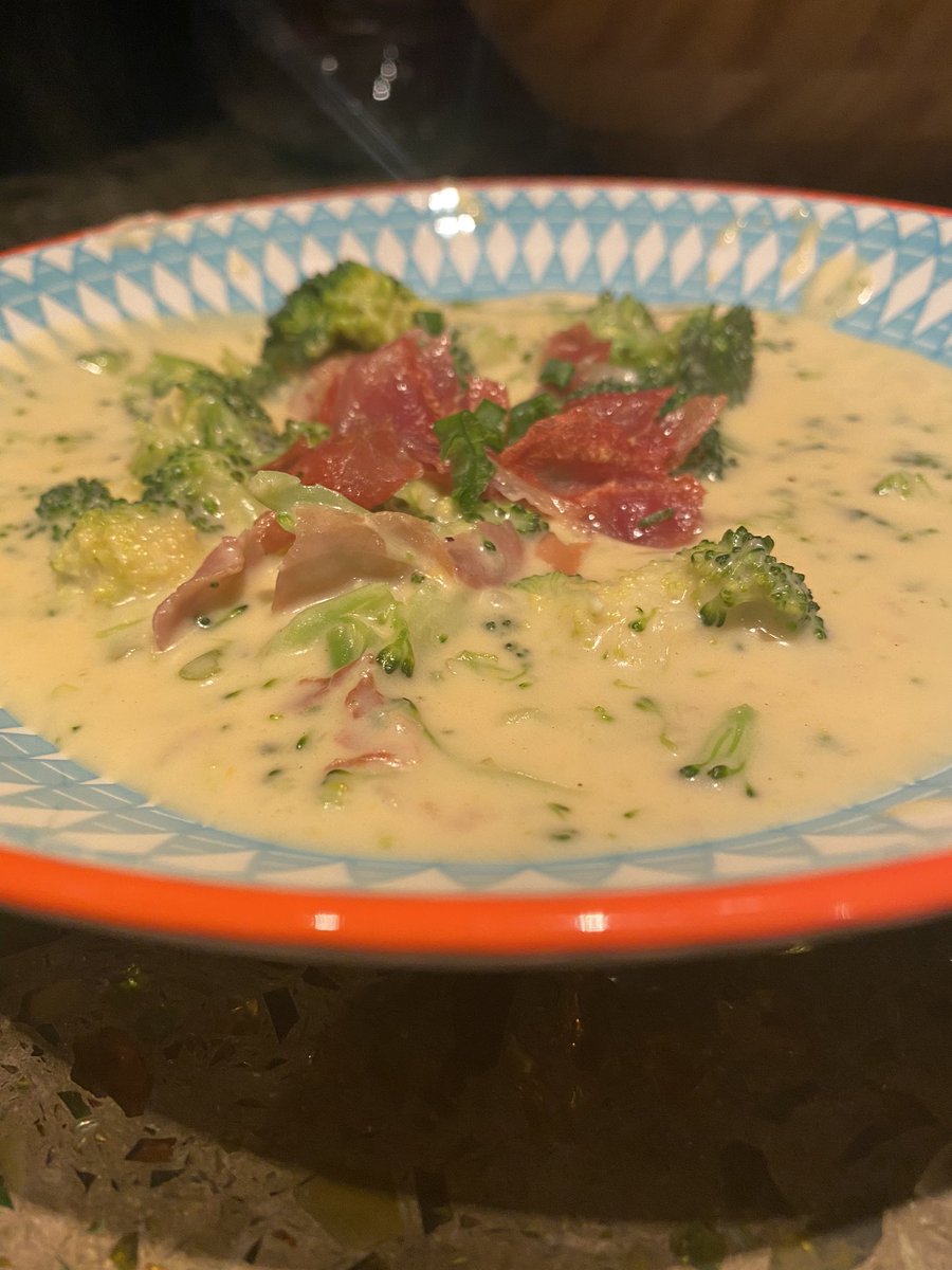 Shout out to #realhomechef Trying y’all for the first time tonight and your crispy prosciutto and broccoli-cheddar soup didn’t disappoint!