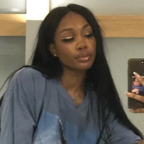 can’t believe sza invented mirror selfies