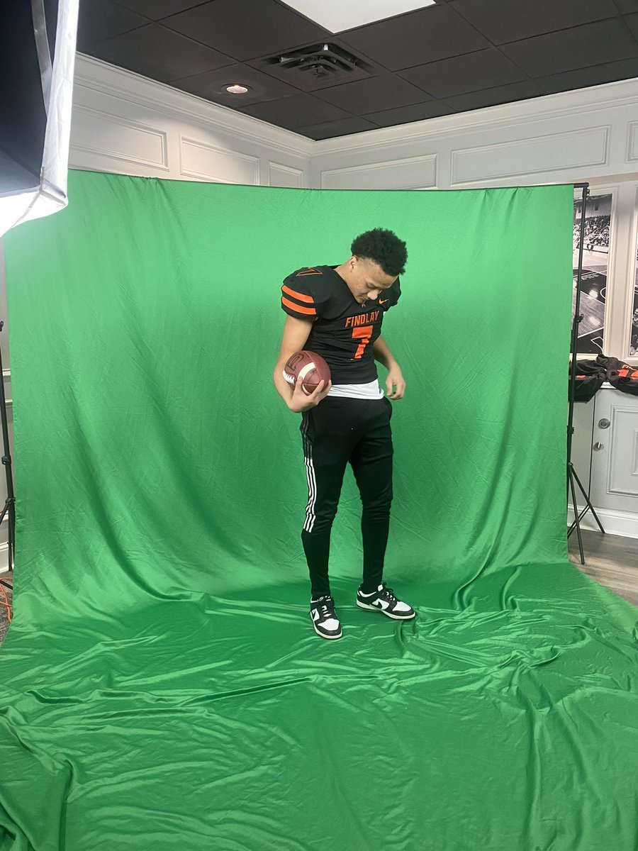 LegitRoman7's tweet photo. Thank You for having me down for a visit today, I had a wonderful time meeting the staff &amp; players !!! @NickGerman49 @coachrebholz @UFOilersFB @morton_hammond @MortonGovsFball https://t.co/zPIw3xLOZu