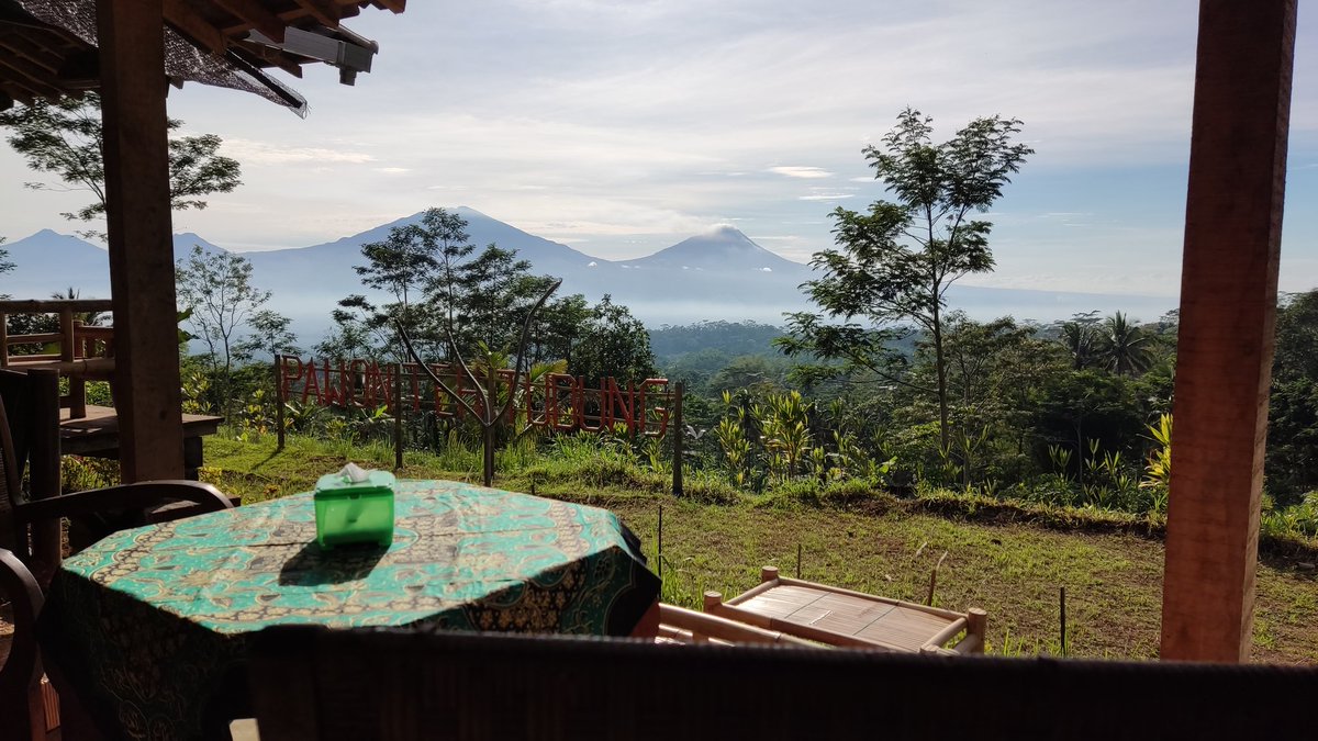 rianyoyo_'s tweet image. Monggo mampir di warung &amp;amp; homestay kami di lereng Sumbing, tepatnya di Genito, Windusari, Magelang...