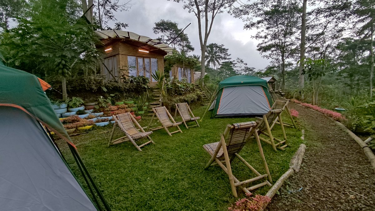 rianyoyo_'s tweet image. Monggo mampir di warung &amp;amp; homestay kami di lereng Sumbing, tepatnya di Genito, Windusari, Magelang...