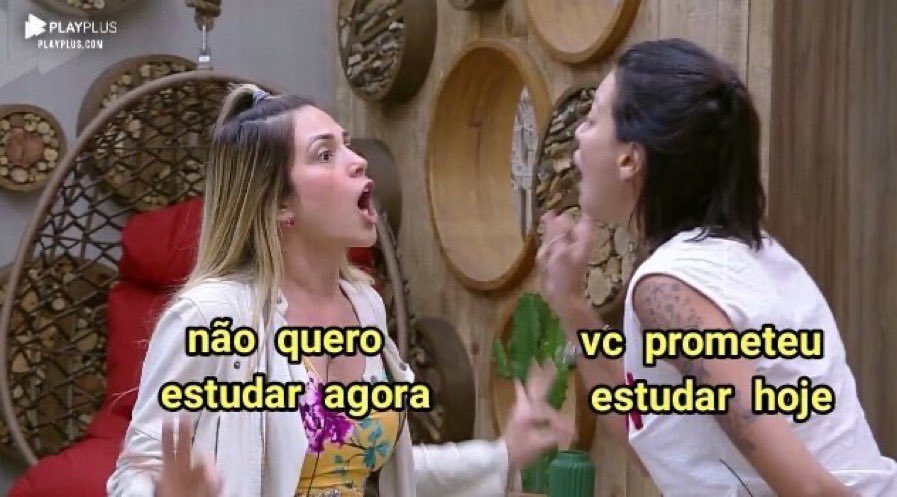 MemesdosAlunos's tweet photo. Eu // Minha mente https://t.co/Ra3mVjFD4J