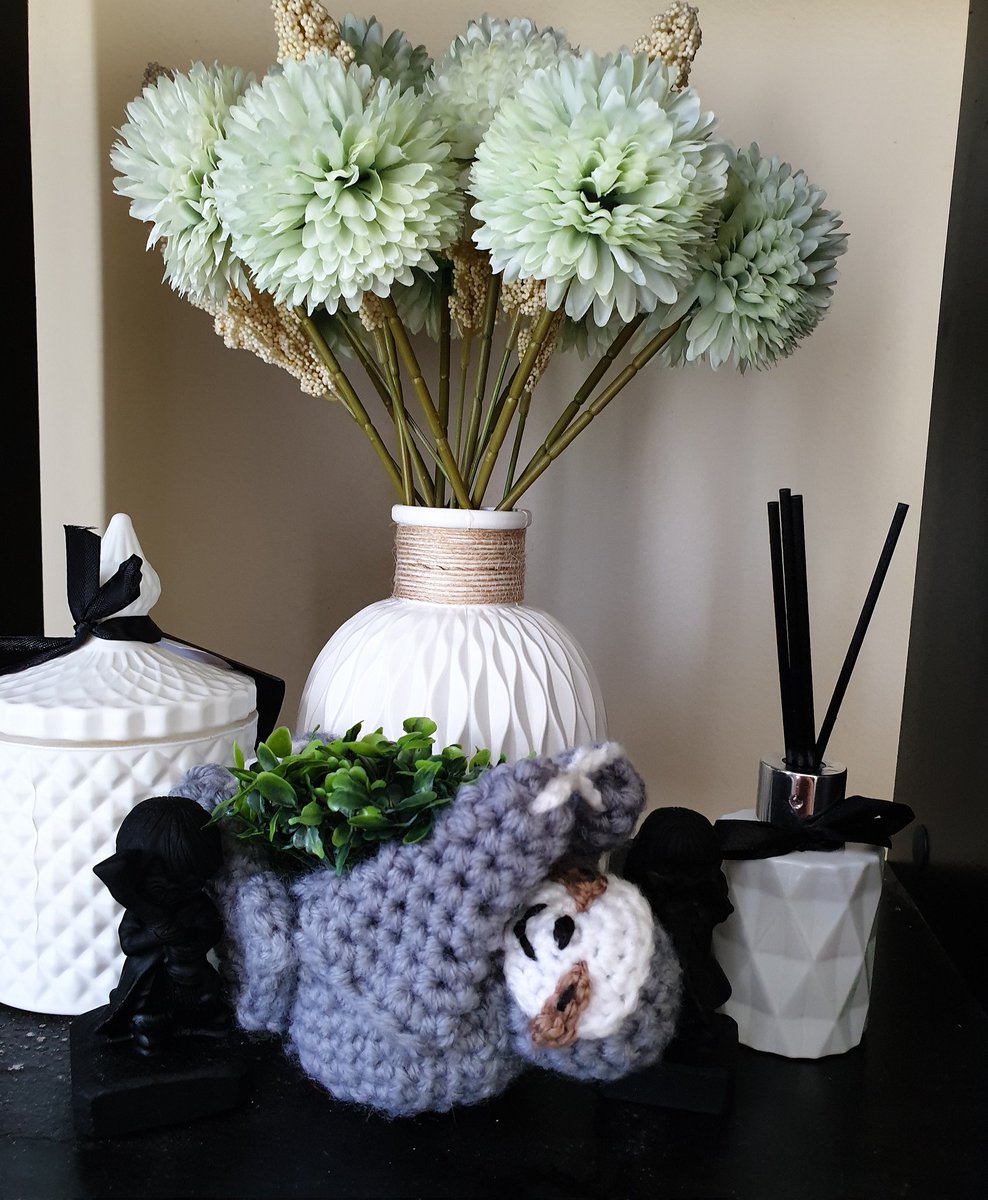 natashaw1700's tweet photo. Sloth plant holder 🦥
#slothplanter #sloth #crochet #adorkables #handmade https://t.co/VXjCtd3Riw