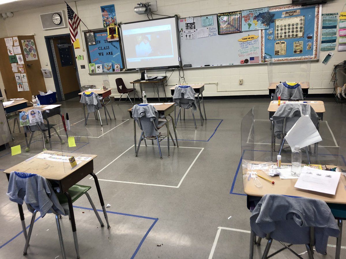 FTSD_msroche's tweet photo. Ready for LEAD graduation day!!!🥳 https://t.co/adeSfOct4H