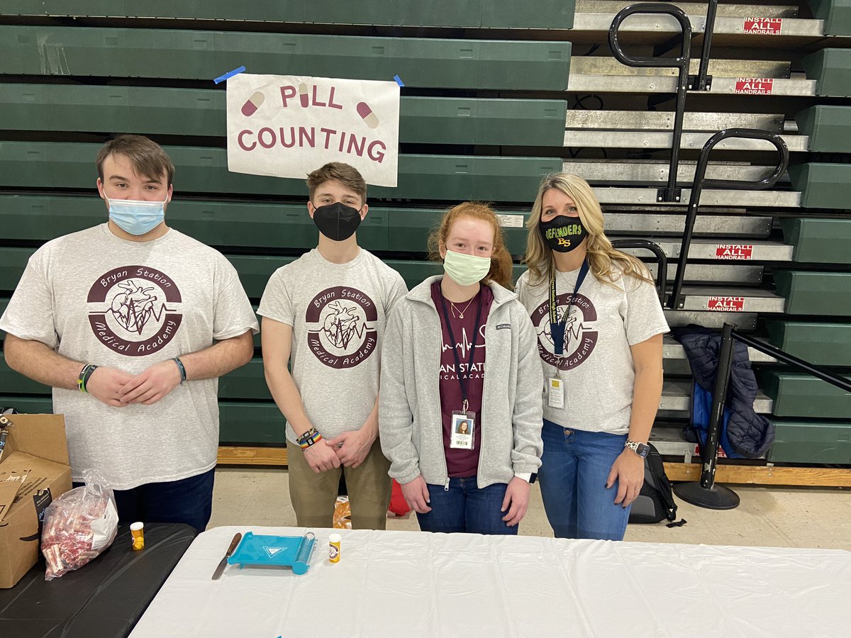 jamesmcmillin2's tweet photo. @BSHSacademies helping freshman explore their future and choose a career academy!  Ambassadors rocked it out! https://t.co/cPZTAADZnN