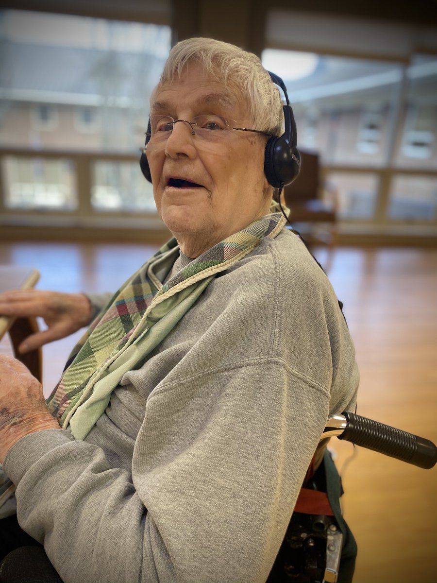 THVCpride's tweet photo. We love music therapy!  Our team of musical detectives create individualized playlists for our veterans on MP3 players filled with favorite songs from their youth.  Today we overheard this Korean War vet singing a tune and drumming along on his table!  🎶🇺🇸❤️ https://t.co/UTCDL5RHo5