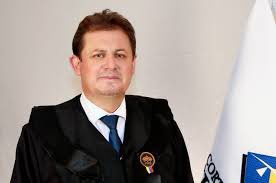 PrisSchettini's tweet photo. Jueces Carlos Pazos,Wilman Terån y David Jacho mencionan que forjar documentos x @DianaSalazarM2  se llama “LAPSUS DE FORMALIDAD” y firmar en otra fecha se llama“ERROR INFORMÁTICO”RECHAZO LAS INTIMIDACIONES a la defensa con poner multas x decirles sus verdades,CORTE PROSTITUIDA https://t.co/ze65teXRLC