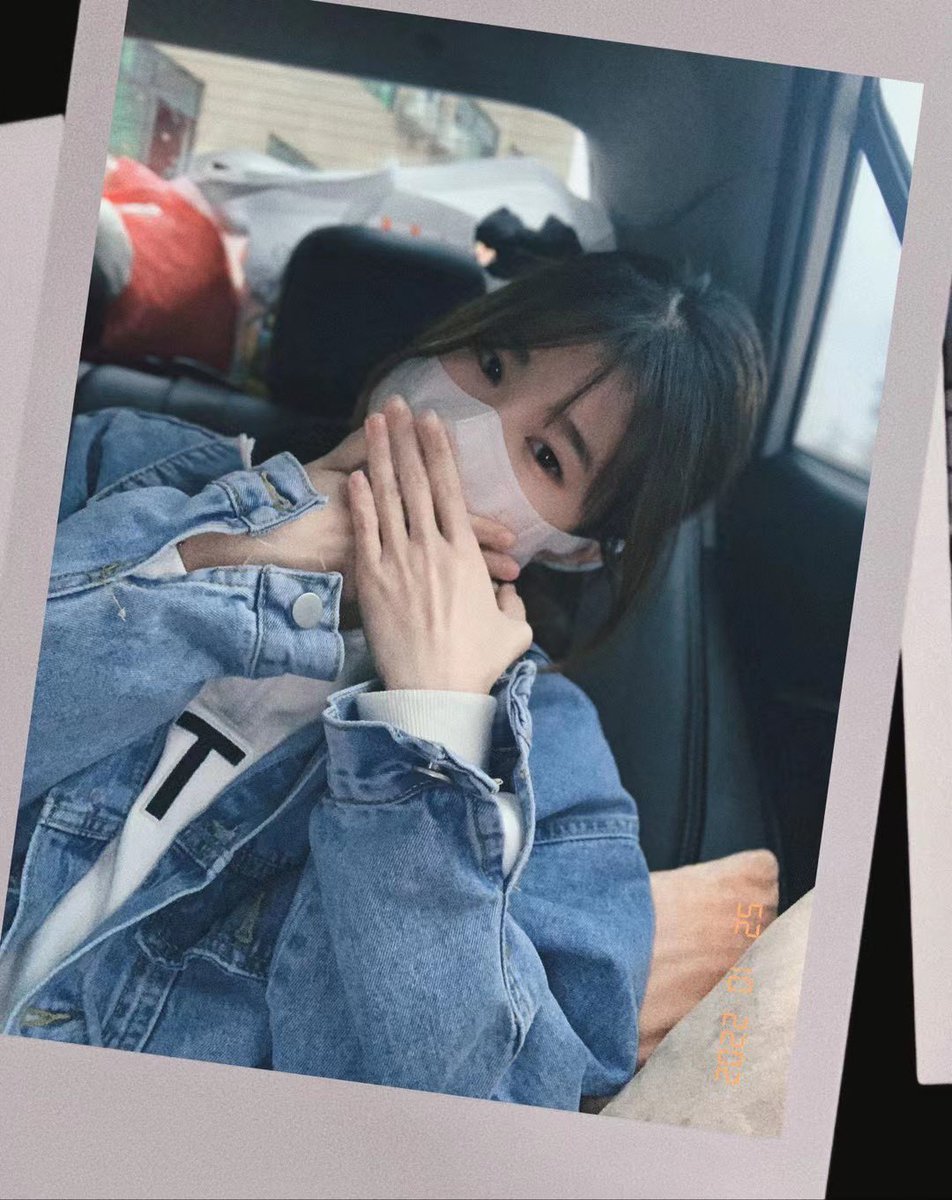 【冒泡】年前不发货啦，女孩回家过年穿袜很少。非常感谢一直以来大家的支持。｛提前透露｝明年会增加高中生系列🤔 https://t.co/z3se5saEJE