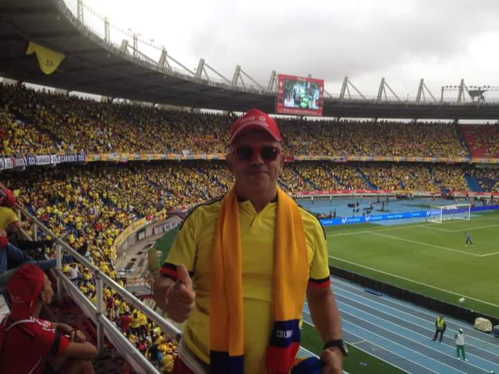 ORRU13's tweet photo. @MovistarCo @FCFSeleccionCol #YoCreoEnMiSelección @FCFSeleccionCol 
💛💛💛💛💙💙❤❤
#SelecciónMovistar 💙💙💙💙💙 https://t.co/ctRER8AIKo