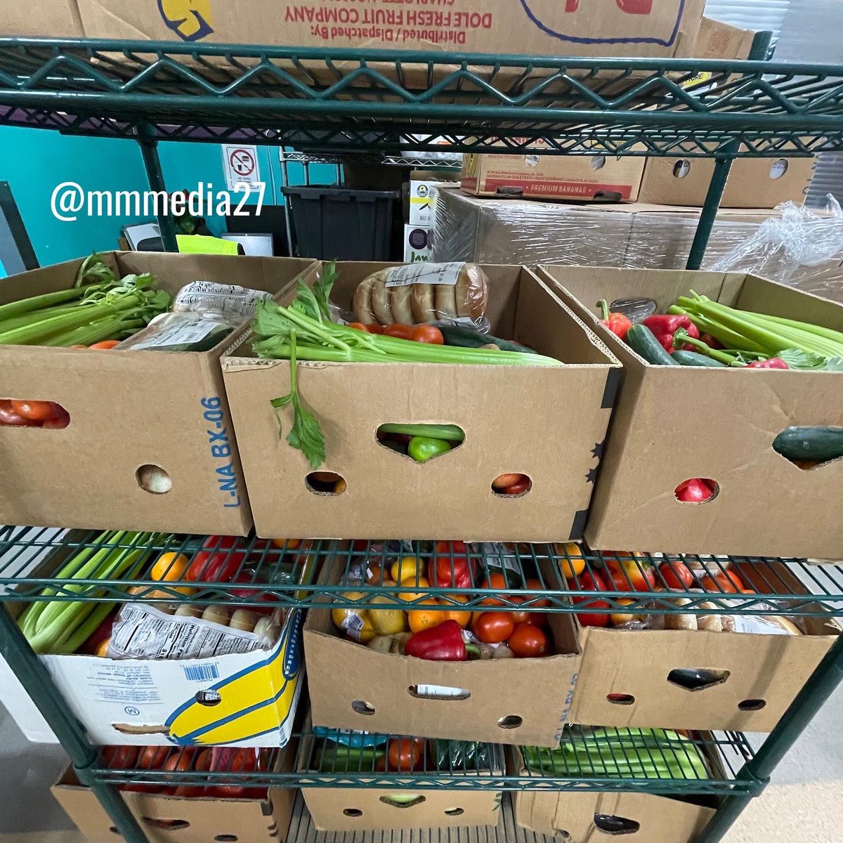 MMMedia27's tweet image. If you or someone you know is in need of groceries (fresh produce + non perishables) please visit the St. Francis Food Distribution Center. Volunteers and donations are also welcome.
 #stfrancisfoodpantries #volunteer #needbased #groceries #freshproduce
