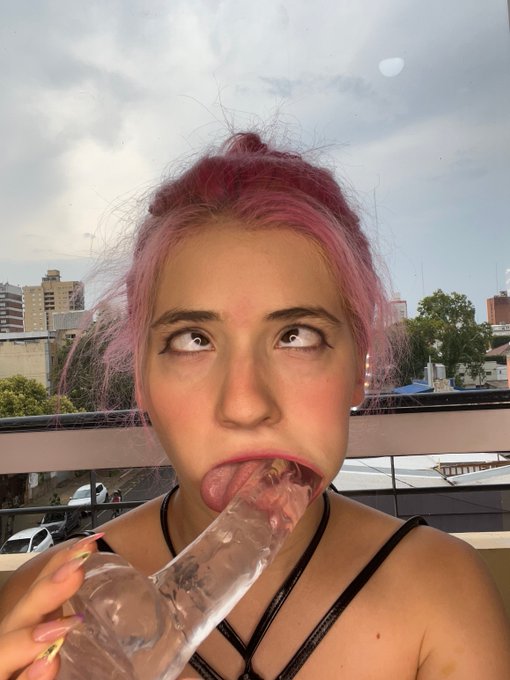 Estuve toda la tarde sacandome fotos... ya no sabia que pose hacer 🤣 https://t.co/Ma35jZWLoT