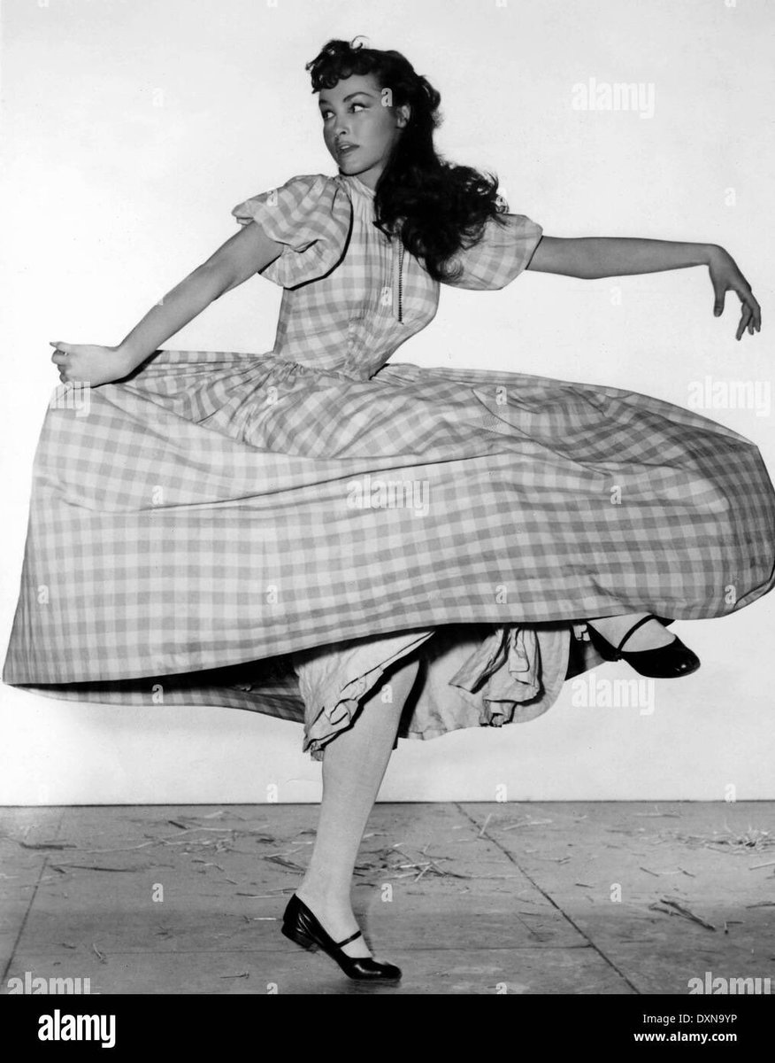 EschewO's tweet photo. @misslanavandam Plus she could dance! #7Brides https://t.co/EtcMgeoAv3