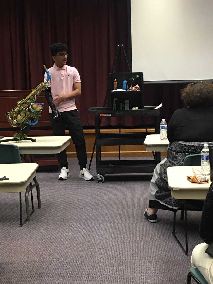 Aztec Artist collaborating and presenting final artwork for the EPMA Artist Showcase. His work, along with other Socorro ISD High School artists, will be shown at the El Paso Museum of Art on February 12th! #TeamSISD #SISD_FineArts #EDAztecs_HS  #AztecEmpire #dreamcreateachieve