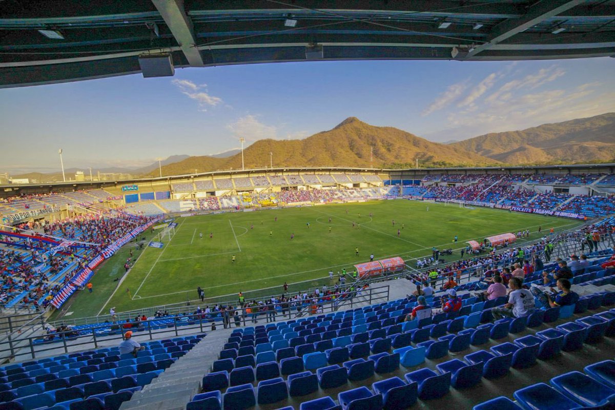 No es #TBT. 😌 Estuvimos en el #SierraNevada apoyando al <a href="/UnionMagdalena/">Unión Magdalena S.A</a> que volvió a jugar la ‘A’ en casa. Le deseamos muchos éxitos al equipo y a la hinchada le pedimos responsabilidad. 😷 #SantaMarta