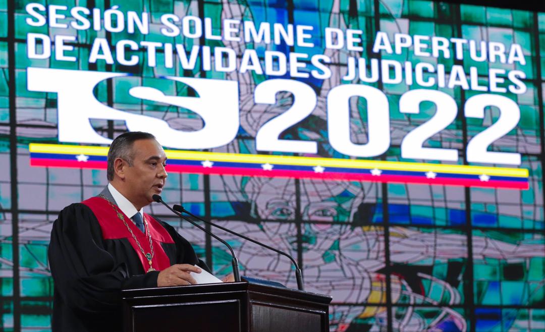 NicolasMaduro's tweet photo. Muy complacido de participar este #27Ene, en la Apertura del año Judicial y escuchar el balance de la rendición de cuenta de la frenética y profunda actividad del Poder Judicial de Venezuela, en el 2021. Mi saludo y reconocimiento a todas y todos los jueces del país. https://t.co/HFXQQrEwy8
