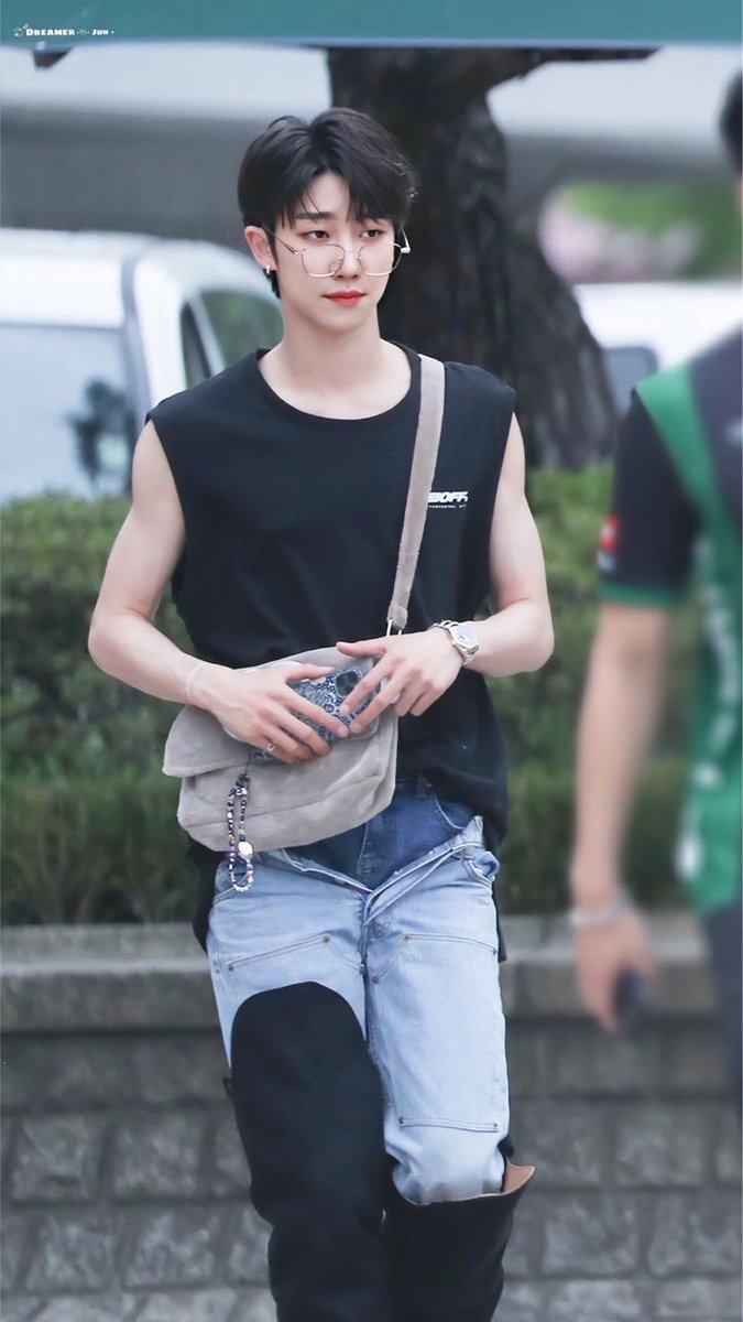 haotonin's tweet image. twitter removed their crop for this minghao