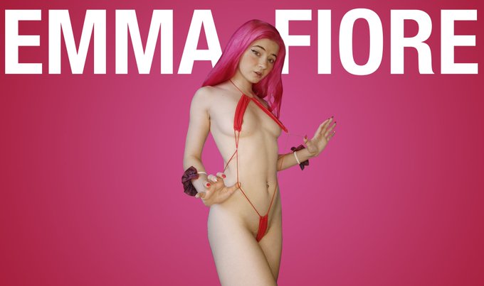 Esta para banner de alguna plataforma o no?  Creditos: @sensual_bird https://t.co/r1SM4JAb4l