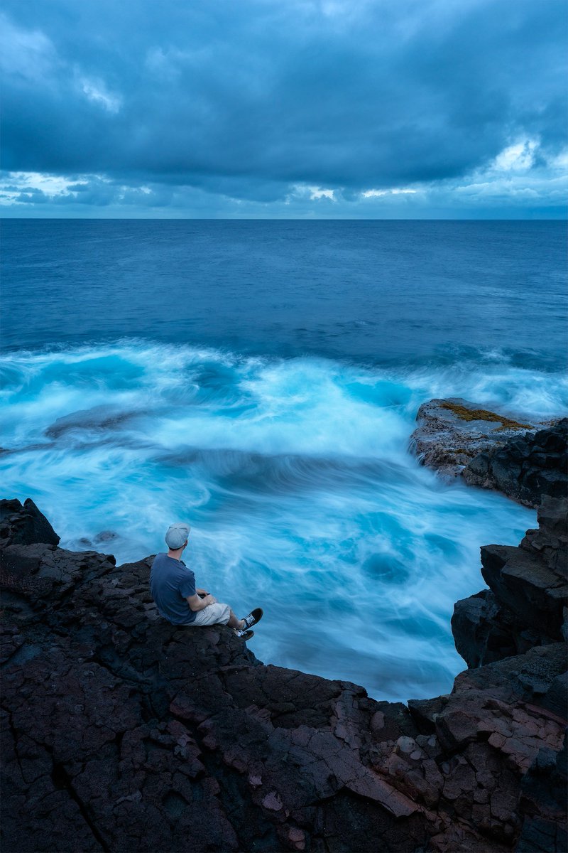 WadeMorales's tweet photo. Feeling blue is not always a bad thing. I love moody days here on the Big Island of Hawaii. 

#NFTCommunity #Hawaii https://t.co/rTV8YBAYDa
