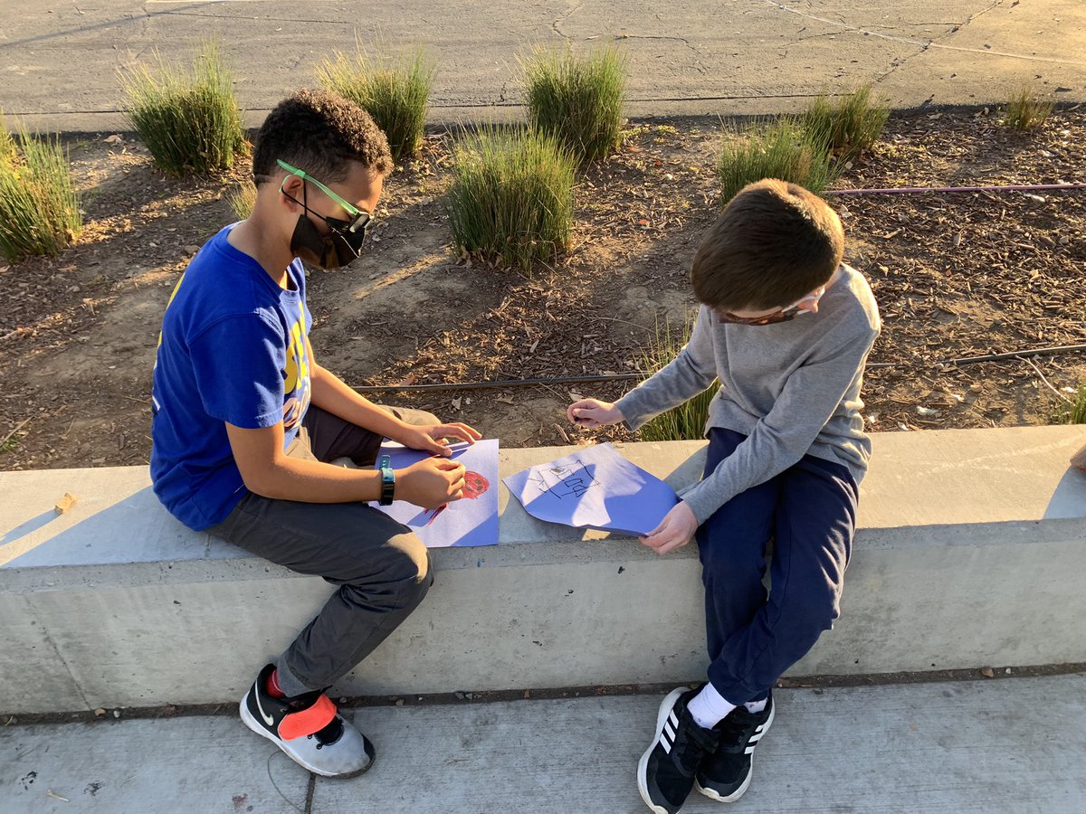 Only in California can kids enjoy doing art outside in the middle of winter! #careusd #usdlearns #californiaweather