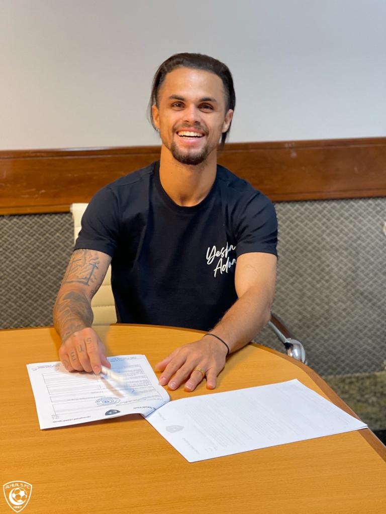 📸 "ميشايل" يكتب أول سطر 😍💙

#ميشايل_هلالي
#الهلال