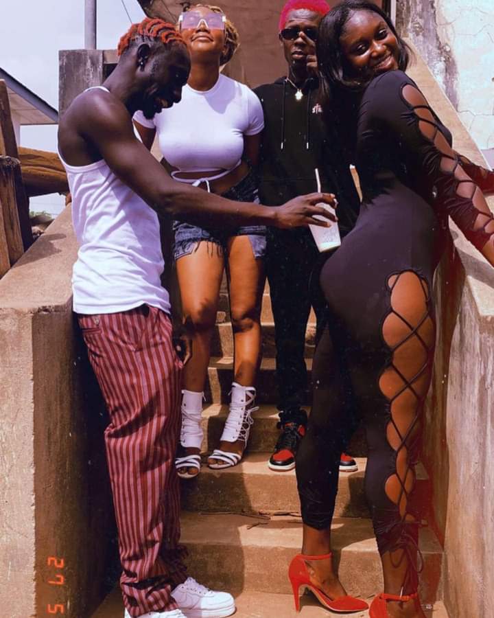 empiresongz's tweet photo. This @StrongmanBurner verse on @bosom_pyung #Buumu is a whole vibes 😋🥰💯
"Mona mo bu to me nofo) na 3y3 me vibe" https://t.co/O5CaAKHEqs
