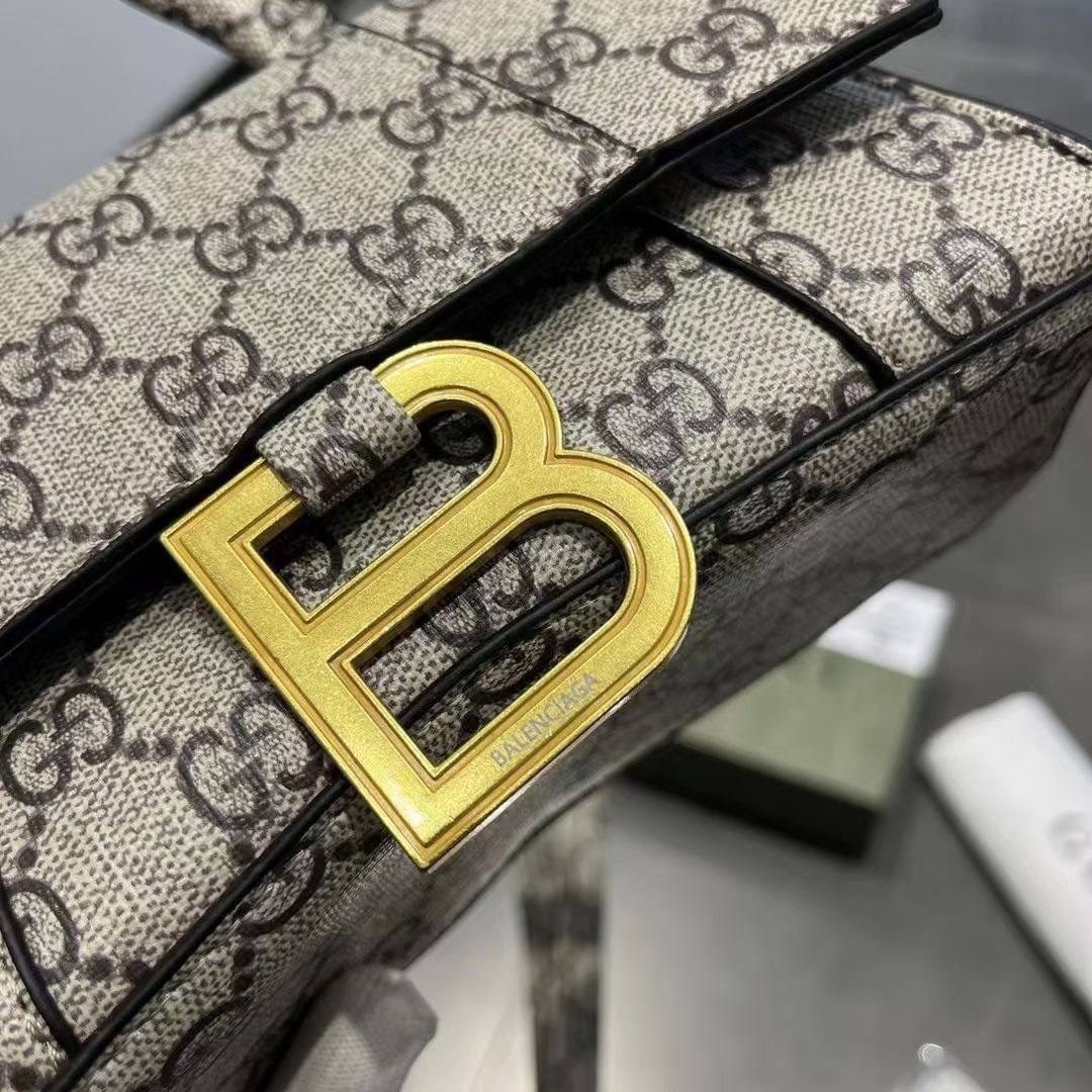 Beatbuff16's tweet image. #พร้อมส่ง  #กระเป๋า  370฿
กระเป๋า gucci x balenciaga hourglass bag 
คอลล่าสุด เปิดตัวระหว่าง Gucci และ บารอง

✔ขนาด + - นิดหน่อย 
     ยาว ฐานล่าง 7"1/4  บน 6"1/4 × 2.5" × 4.5"

ค่าส่ง50+10
#Dropoff✅
