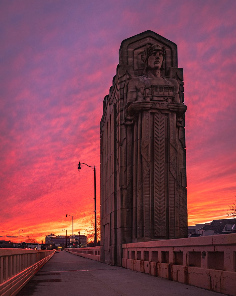 RT @GabeWasylko: Sunset Guardians in Cleveland, OH https://t.co/TUYkEhMp2y