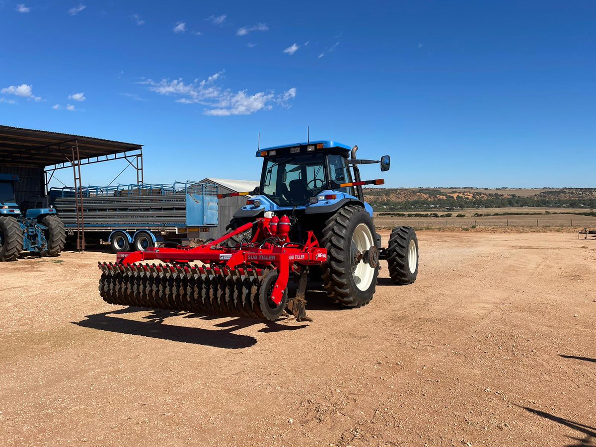 Techgrow2's tweet photo. DEEP RIPPING SEASON is definitely upon us! Here is another 3m Linkage unit we set up yesterday with a customer at Bowhill, SA.
This ripper come with inclusion plates which helps to bury non-wetting soils, as well as mix through gypsum or lime applied to the paddock. #deeprip https://t.co/SijkB8SRXD