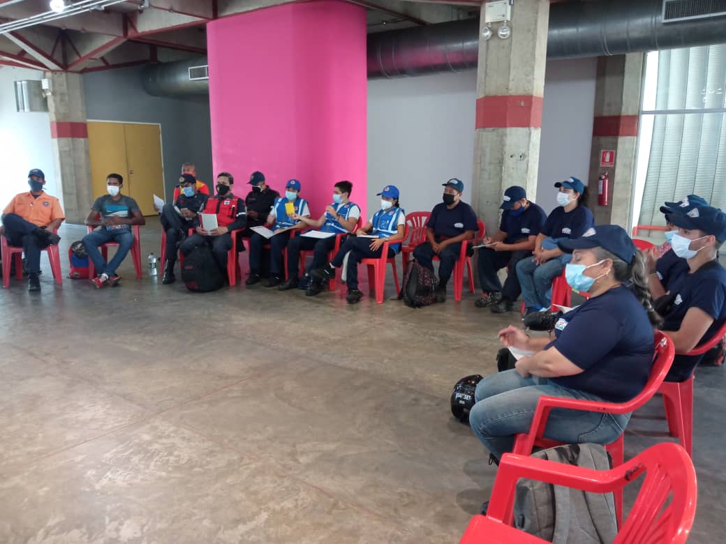PCCAPITAL's tweet photo. 🟧🟦 Ayer 26-01-22, se dio inicio a Curso de #PrimerosAuxiliosTácticosParaAtenciónDeEmergencias. dictado por el Dpto. de PRECADE adscrito a #PcCapital, dirigido a Personal de Rescate, Bomberos, Cruz Roja, Voluntarios. nos preocupamos por la constante formación para nuestro Pueblo https://t.co/1WEIqWrYHn