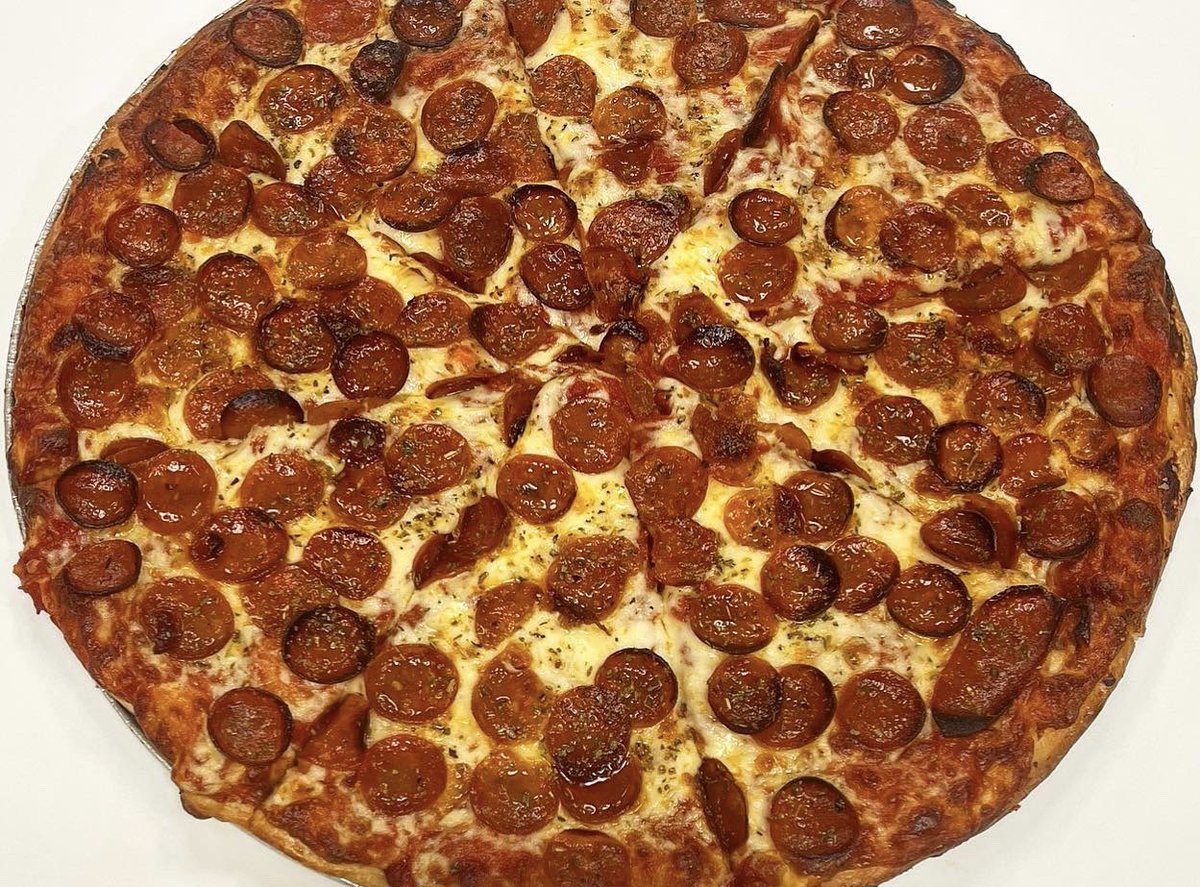 BuffaloEats's tweet image. 64 dishes entered.
2 remain.

#1 @BarBillTavern Cajun Honey Butter BBQ Wings
vs 
#2 @Carbonesbuffalo Sweet Sauce Pizza

Voting starts at 10am tomorrow.
#BestDishBuffalo