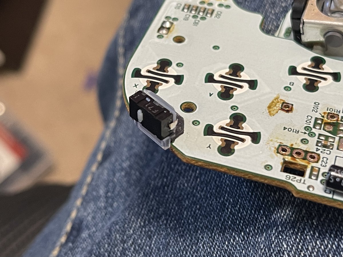 ssbmsimple's tweet photo. open source bracket for mouse switch z installations on gccs.  no hot glue or shell cutting needed.  https://t.co/NzGvY2NHT6 https://t.co/z4rhwIbs2l