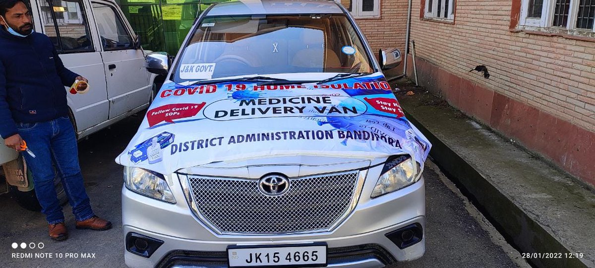 CovidcontrolBpr's tweet photo. #SayNoTo3rdWave 
#StayHomeStaySafe 
#BandiporaFightsCorona 
MEDICINE DELIVERY VAN Service  for Home Isolated COVID19 Patients started by District Administration Bandipora 
@owais_ias 
@dcbandipora 
@dicbandipora 
@diprjk 
@OfficeOfLGJandK 
@MoHFW_INDIA 
@HMOIndia 
@PIBSrinagar https://t.co/eMh3nTXcTK