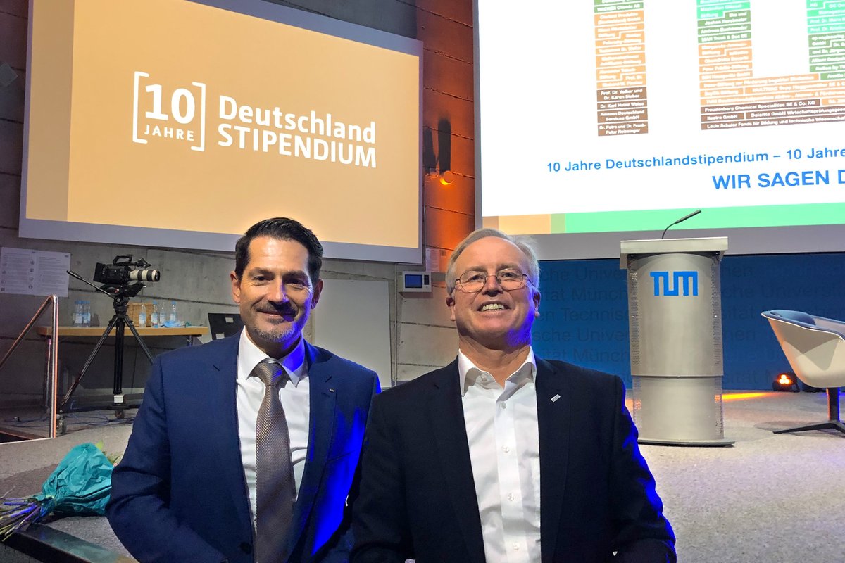 chemdelta's tweet photo. Wir wünschen den TUM #Deutschlandstipendium Stipendiaten ein erfolgreiches Studienjahr! Nachwuchstalente zu fördern ist die besten Investition um den Transformationsprozess zur Klimaneutralität zu schaffen. Das gelingt nur mit exzellent ausgebildeten, motivierten jungen Menschen. https://t.co/cCUzSSB6VR