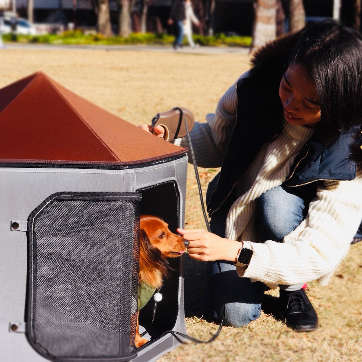 PROFACT2021's tweet photo. お散歩で公園に行ったときにもピッタリなペット小屋、シャオーン✨リードを固定できる安心フック付き🐶
#profact #プロファクト #シャオーン https://t.co/02iOmEgSAU