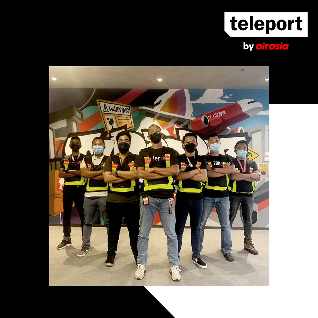 teleportasia's tweet photo. Our air ops team don’t play around unless they’re at the futsal court playing hard to score 💯. Shoutout to our star players who help Teleport be made to deliver! 

#teleport #teleportbyairasia #TeamTeleport #MoveThingsBetter #shipthingsbetter #aircargo #delivery #fastest https://t.co/F2cqEbPS8E