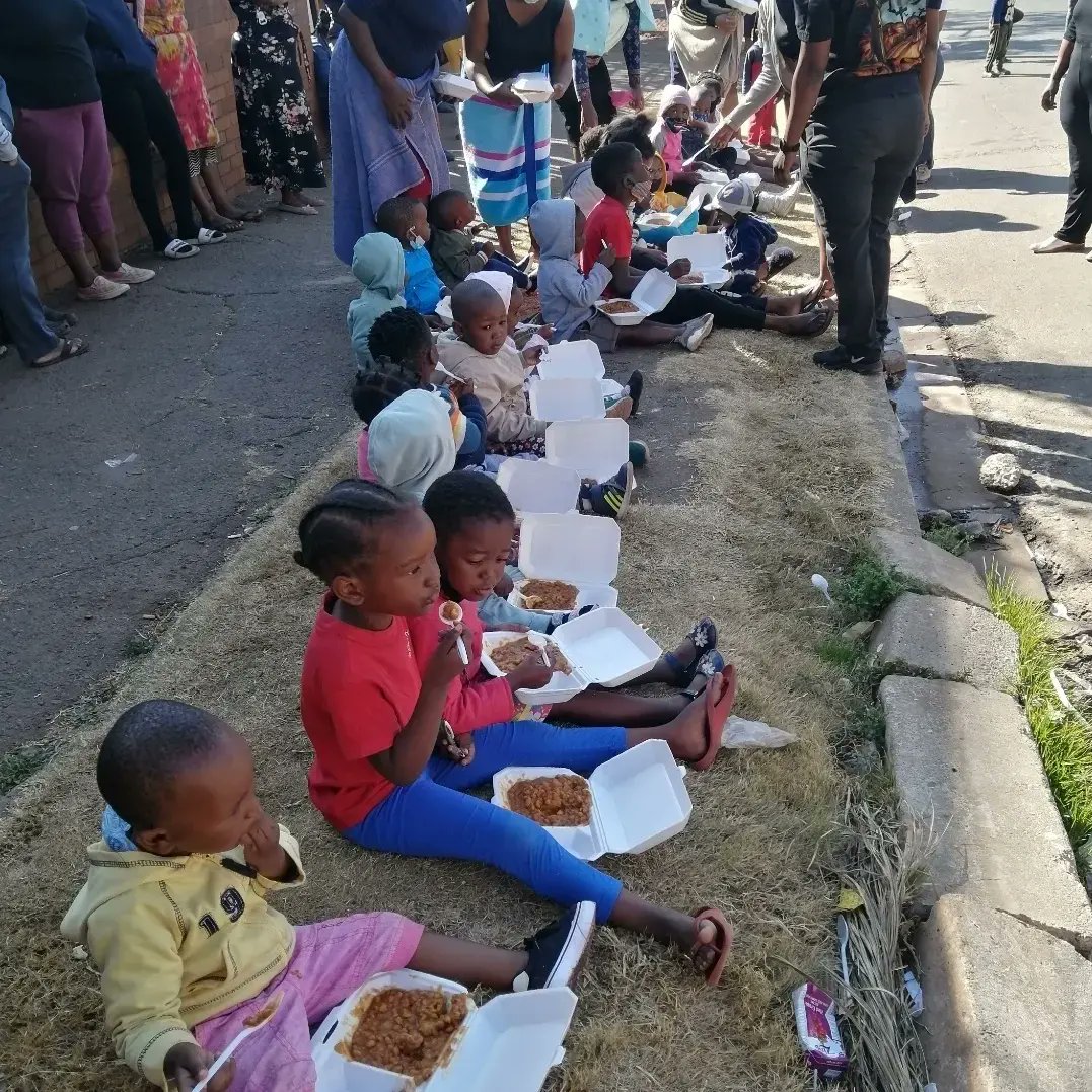 FridaHartleyshe's tweet photo. If every person created something bigger than themselves in their lifetime, the world will know peace. Be part of our #GivingBackFriday initiative and make a difference in the lives of those less fortunate. For more info email info@fridahartley.org or whatsapp +27 76 186 4648 https://t.co/gJNL9zhlIu