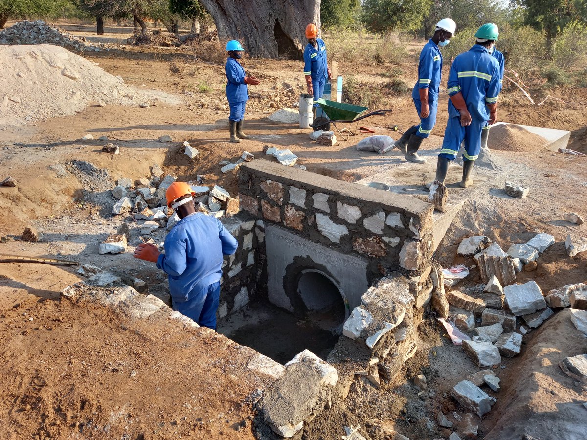 UNOPS_Zimbabwe's tweet photo. To meet the changing needs of 🌀 affected communities as they progress from recovery, @UNOPS 🇿🇼 plays an instrumental role in supporting rehabilitation of community infrastructure through labour-intensive community led/engineered interventions under @ZIRP_Zimbabwe
#BuildTheFuture https://t.co/rnlECPJV0k