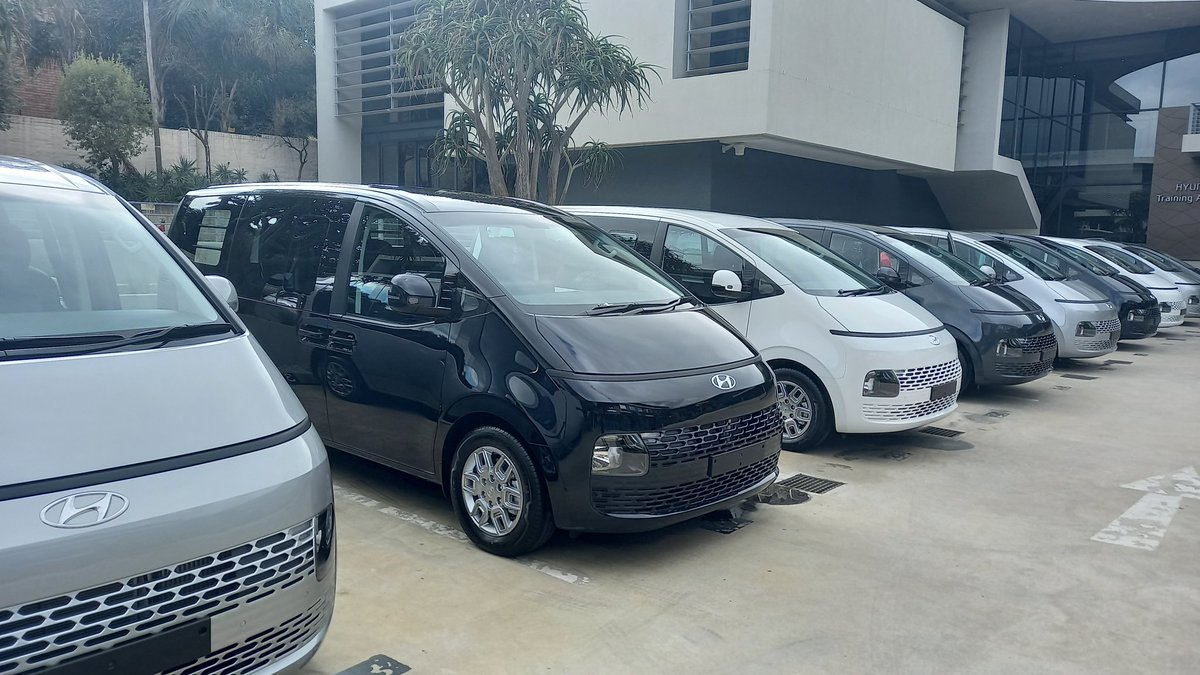 motormatters's tweet photo. Arrived at @HyundaiSA and the #StariaMultiVan is ready and waiting.  Now for the drive. @DeonSonnekus @TechnoBokMedia @DutchmanSeb @Wheels24 @SAGMJ https://t.co/uFSou2Qf3x