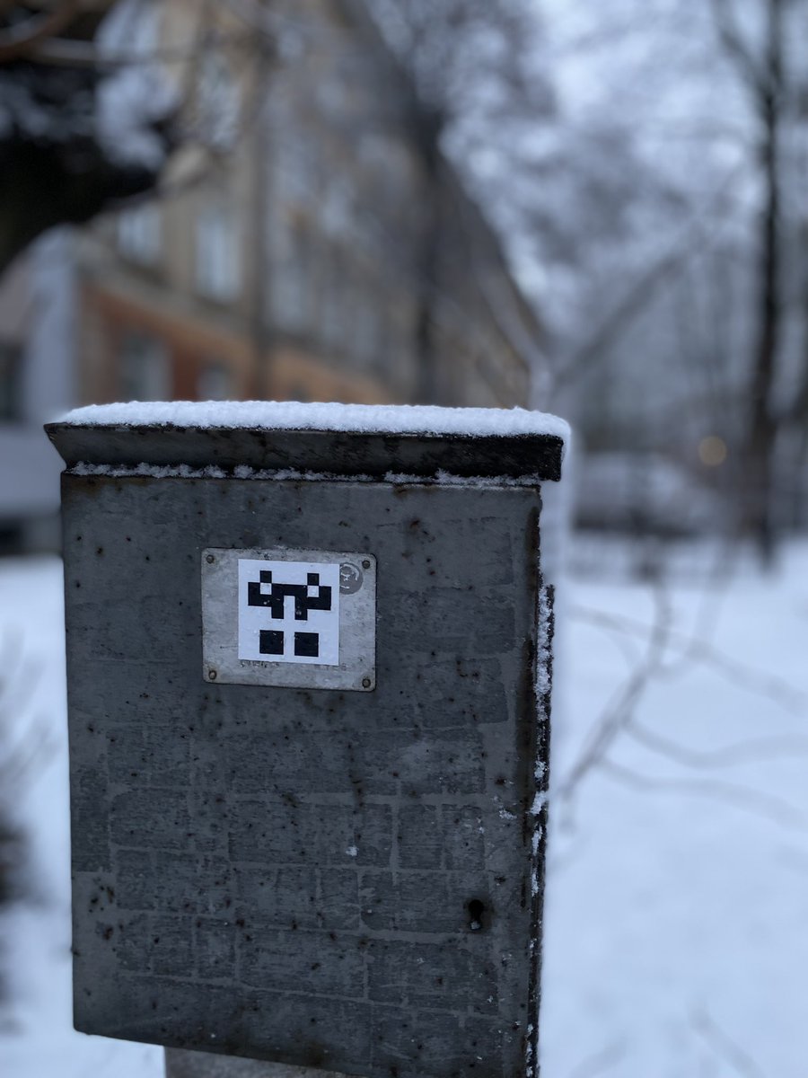 taavetjansen's tweet photo. Gm! Not only in #Metaverse
#NFTs #generatedspaceinvaders https://t.co/3v2yPDJIRo