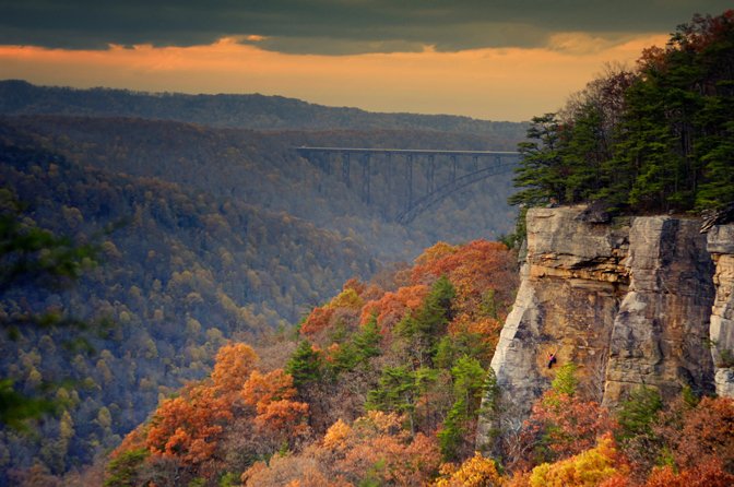 GodFearingGator's tweet image. Alot of folks want to get married in a church. Me, I want to get married in Fayetteville, West Virginia on the New River Gorge walk located right by the New River Gorge in the Fall when the leaves change. I mean look at this. It's beautiful.