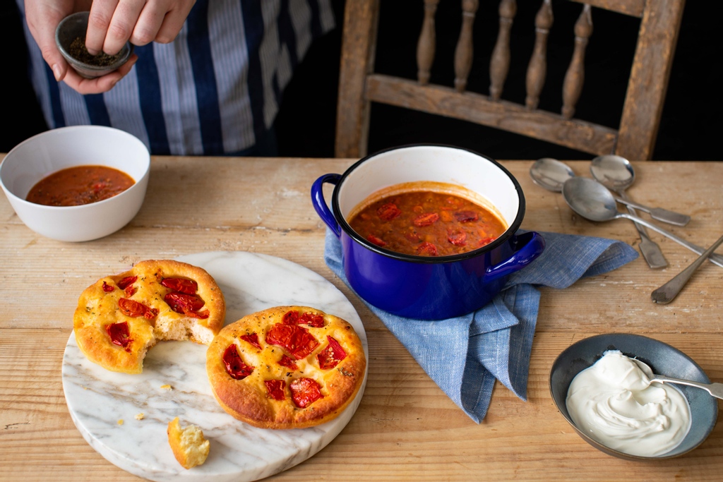 crostamollica's tweet photo. Pomodoro Pugliese is baked to a traditional focaccia recipe, topped with naturally sweet tomatoes, each plump loaf has a crisp crust and pillowy inside. Enjoy alongside a hearty soup, or slice and fill for a light focaccia sandwich. #AltogetherItalian https://t.co/OQBXDcGxfP