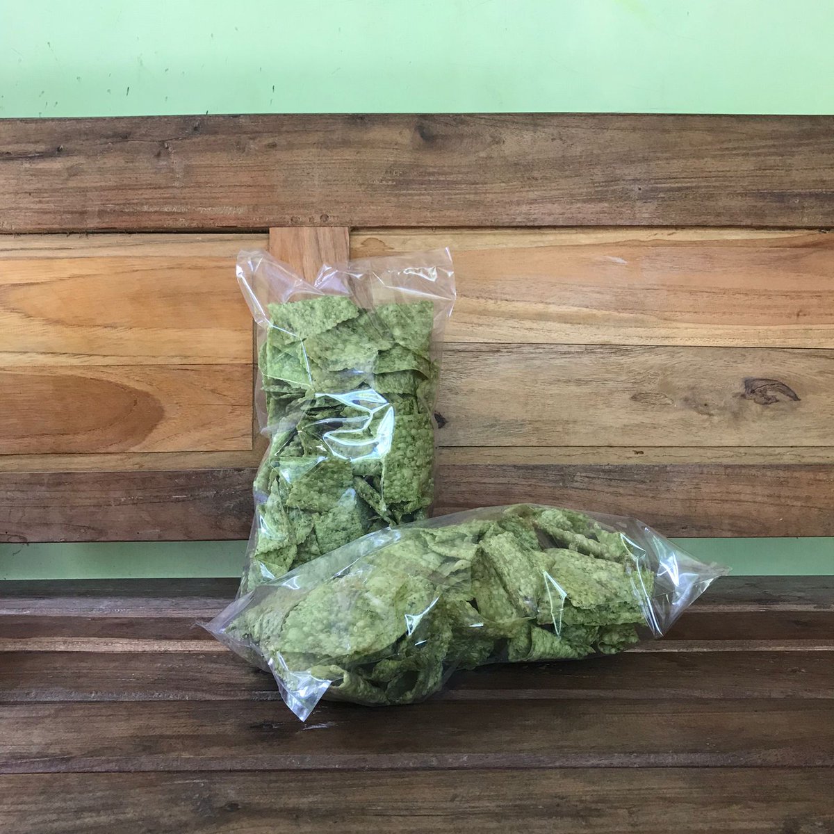 fzh_9's tweet photo. Halooo
Buat kalian yang pengen nyemil cemilan sehat dan bergizi, yuk cobain pangsit daun kelor ini. Daun kelor bermanfaat untuk menjaga kesehatan tubuh. Cemilan ini juga bebas dari bahan pengawet.
So tunggu apa lagii? yuu cobain✨

#KKNUMY #umyogya #UMYmengabdi #kelompokKKN121 https://t.co/o8kWDsiwS5