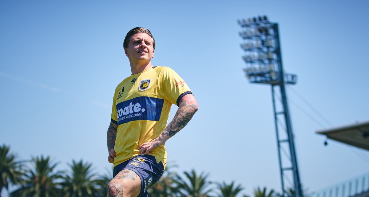 CCMariners's tweet photo. In front of the palm trees 🌴
On the Grahame Park turf 🏟️
Introducing our number 9⃣

#CCMFC #WontBackDown https://t.co/snP0qy5IA7