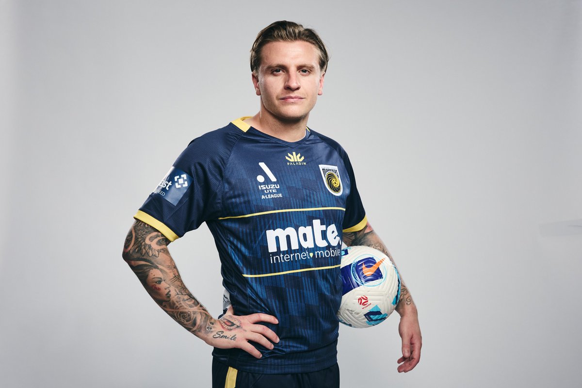 CCMariners's tweet photo. In front of the palm trees 🌴
On the Grahame Park turf 🏟️
Introducing our number 9⃣

#CCMFC #WontBackDown https://t.co/snP0qy5IA7